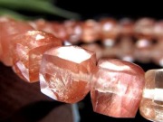 高級サンストーン