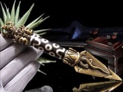 ◆数量限定入荷！◆天珠×密教法具◆豪華な大天珠◆開運＆魔除けの良好な組み合わせ◆魔障を取り除き、結界を張るプルパ◆万事好転・事業成功・蓄財富貴・良縁招来◆1点物◆七眼天珠プルパ【金剛杭】置物◆縦約14cm◆