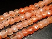 ★約4mm珠★キューブカット★ネックレスなどに！★一連★サンストーン【日長石】キューブカット★約32cm★【インド産】