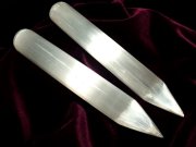 ◆人気急上昇中！◆【聖母マリアのガラス】◆シンプルストレートタイプ◆カルマの浄化・ツボ押しに◆シルクのような繊維質◆美品キャッツアイセレナイト（ジプサム）【透石膏】マッサージワンド◆全長約13-15cm◆【メキシコ産】