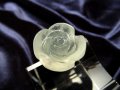 ◆限定入荷！◆美透明パステルグリーン◆かわいいローズ型◆真実を見抜く石◆1点物◆プレナイト薔薇型【葡萄石】ルースタンブル◆最大幅約18.7mm◆約4.4g◆ポーチ付き◆【オーストラリア産】