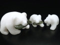 ◆ホワイトベアーファミリー◆愛くるしいキラキラ白熊置物◆まるで雪の結晶！◆白熊彫刻置物3点セット　クリスタリンライムストーン【大理石】＆カナディアンジェイド【翡翠】◆箱サイズ8cm×10cm 高さ5cm◆専用木箱付き◆【カナダ産】