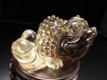 ◆限定入荷！◆極上超透明スモーキーシトリン【煙黄水晶】！◆元宝（元寶）×瑞獣◆極上1点物◆スモーキーシトリン銭蛙【三本脚のカエル】置物◆高さ約8.5cm×横幅約9cm×奥行約9cm◆約337.5g（台座込み）◆華やかな専用木製台座付き◆【ブラジル産】