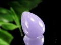 ★まさにビルマの秘宝！★濃色！ハイクオリティ★艶と透明感★5月の誕生石★1点物★ドロップ型★ラベンダー翡翠【ミャンマージェイド】カボション タンブル★サイズ縦約12.7mm×9.5mm★厚さ約5.5mm★5.7ct★【ミャンマー産】