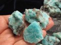 ◆発色良好！大自然の力強さ◆希望の石◆ツーソン展示会商品◆たっぷり500g◆アマゾナイトナチュラル原石◆約3-5cm◆【マダガスカル産】