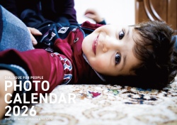 Dialogue for People Photo Calendar 2026（撮影：安田菜津紀、佐藤慧）【卓上】