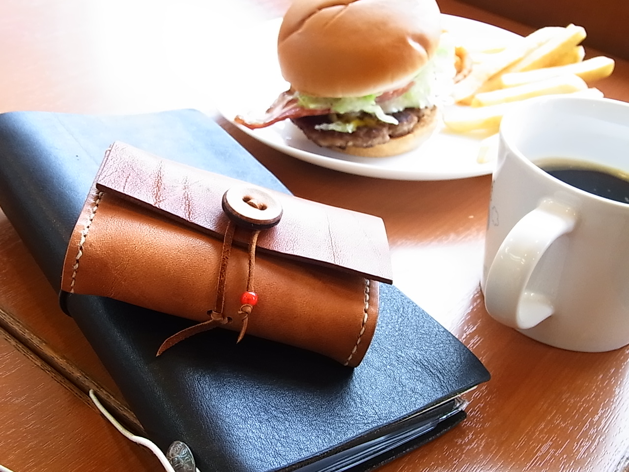 Ｐｈｒｙｇｉａｎ ｃａｐ & Ｃｒｏｗｎ オイルレザー名刺入れ（横型）