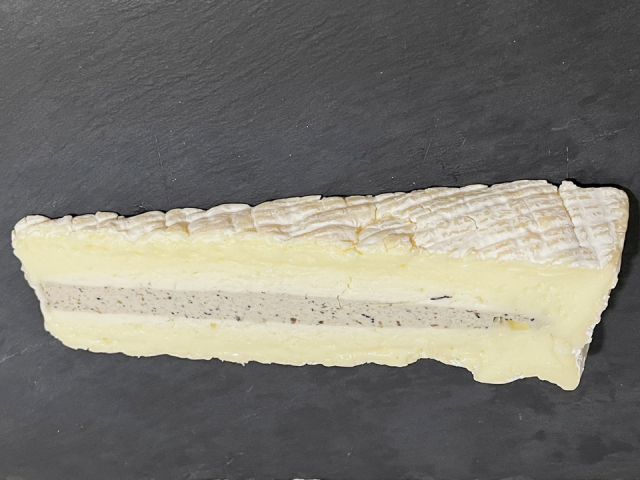 ブリー・ド・モー・オー・トリュフ　約120g（不定貫、価格は再計算）