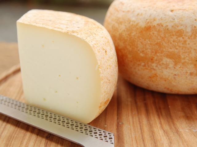 ペコリーノ・ディ・ピエンツァ【ロッソ】　約120g（不定貫、価格は再計算）