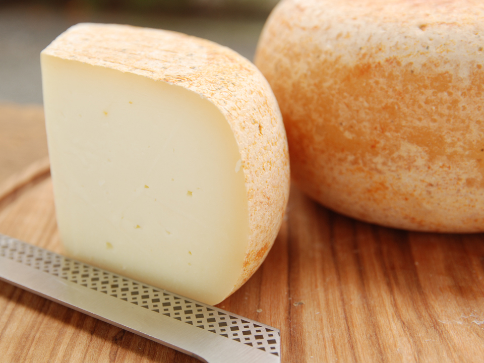 ペコリーノ・ディ・ピエンツァ【ロッソ】　約120g（不定貫、価格は再計算）