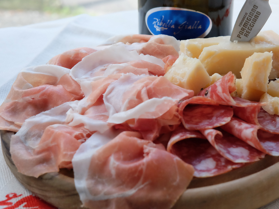 生ハム・サラミ・チーズ・ワイン【スプマンテ】のセット