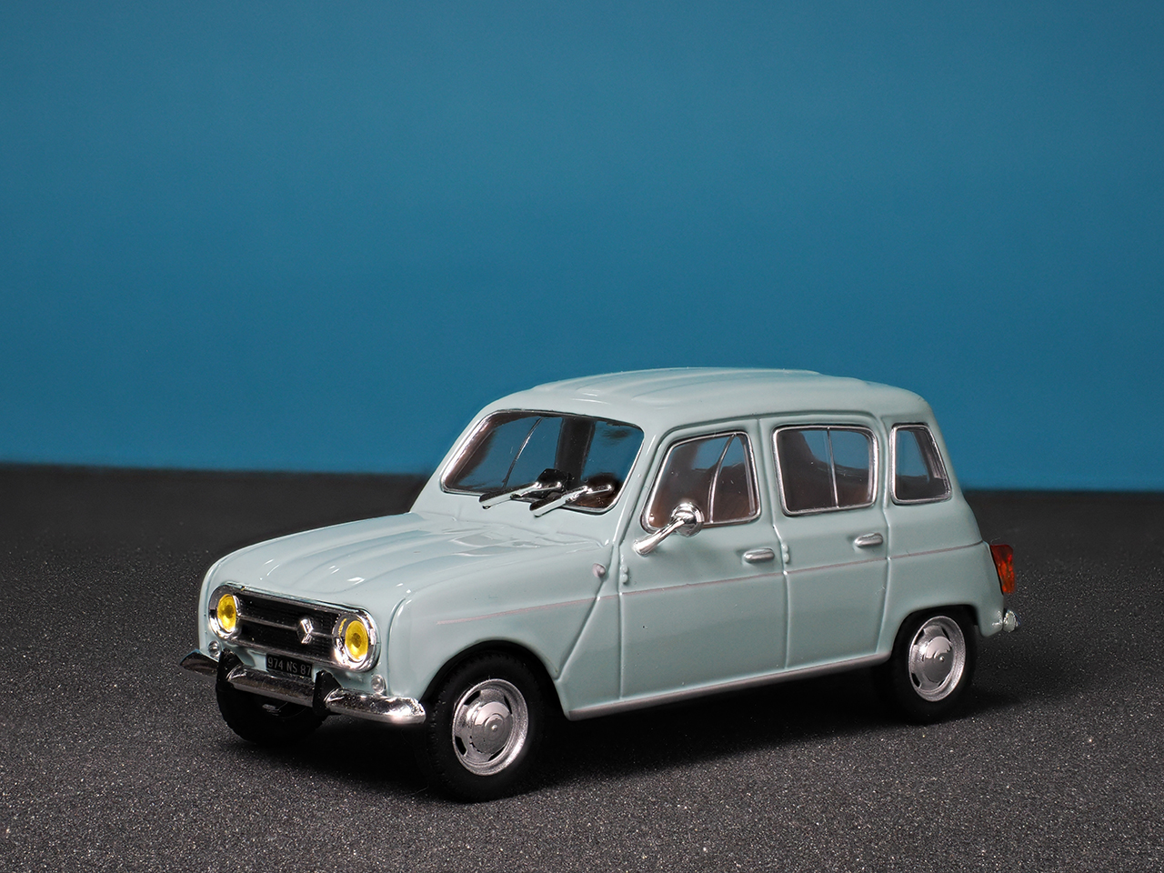 ノレブ1/43ルノー4_前面