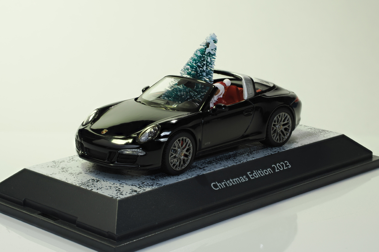 シュコー1/43 ポルシェ911Xmas Edition_フロント