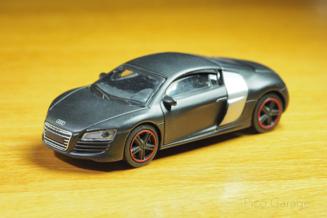シュコー1/64アウディR8ブラック_01
