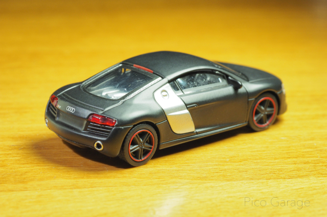 シュコー1/64アウディR8ブラック_02
