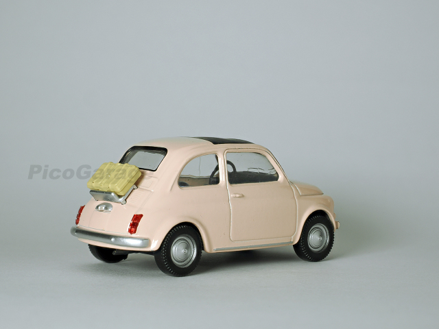 FIAT500ピンク後右