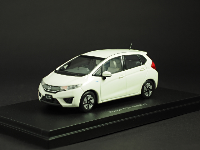 EBBRO】HONDA FIT3（GP5） ハイブリッド 1/43スケール ミニカー