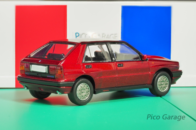 トミーテック1/64ランチアデルタ赤リア