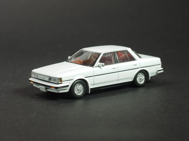 トミーテックLV-N１５６　84年式トヨタクレスタa（前）