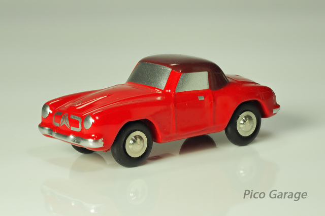 シュコー・ピッコロ メルセデス・ベンツ190SL 赤 フィギュア付き_前