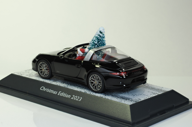 シュコー1/43 ポルシェ911Xmas Edition_リア