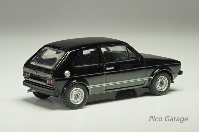 シュコー 1/64 フォルクスワーゲンゴルフ1GTI（黒）後