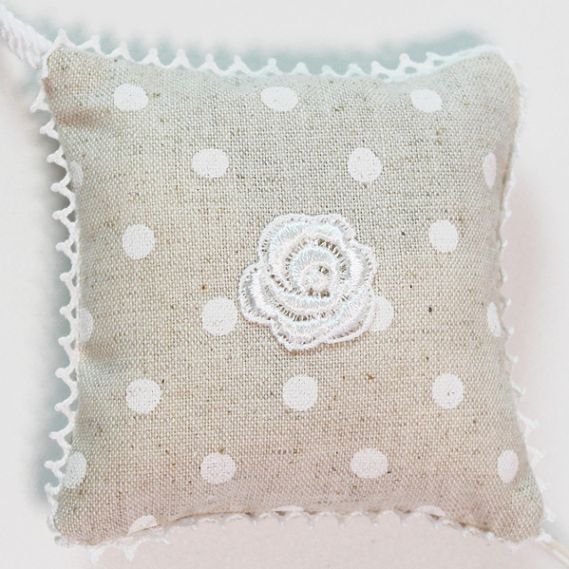 ラベンダー入り ドット柄 スクエアサシェ