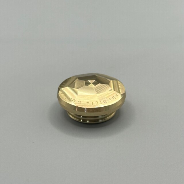 Di.Diamond Cap Brass｜DIETZ専用カスタム燃料キャップ｜OMA Factory