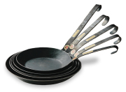 ドイツの鉄製フライパン