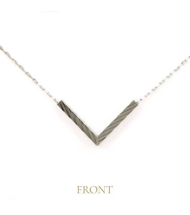 ネックレス レディース Vライン V ゴールド K18 PT900 金属アレルギー  