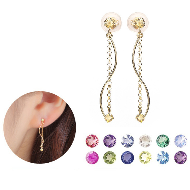   モダンピアス スモーキークォーツの軟骨ピアス│小さめの可愛らしいフラワーデザイン