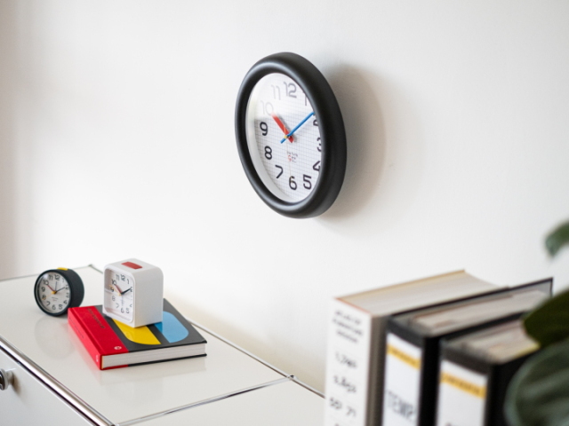 BHS GENE　バウハウスフォントウォールクロック 【Bayer Sans】 （掛け時計） WCL-021 【EL COMMUN】エルコミューン