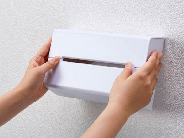 WALL（ウォール）壁に貼って使えるティッシュボックス
