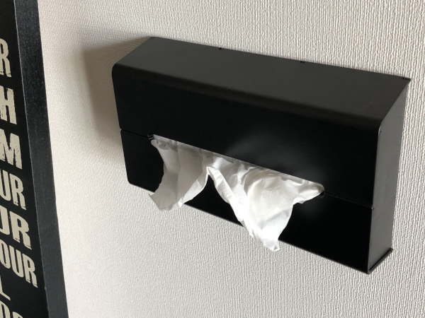 WALL（ウォール）壁に貼って使えるティッシュボックス