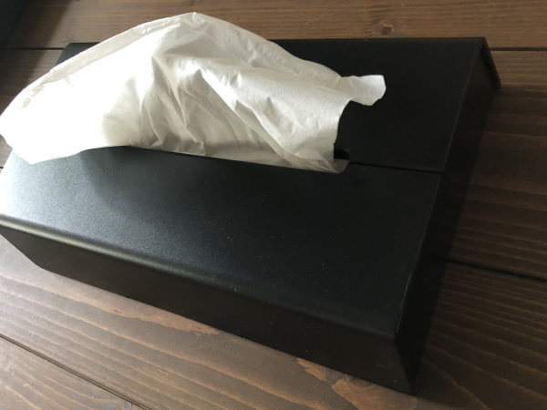 WALL（ウォール）壁に貼って使えるティッシュボックス