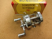 ＵＳＥＤ 道楽 バイトマン７７ フォージド シルバー 中古リール 美品