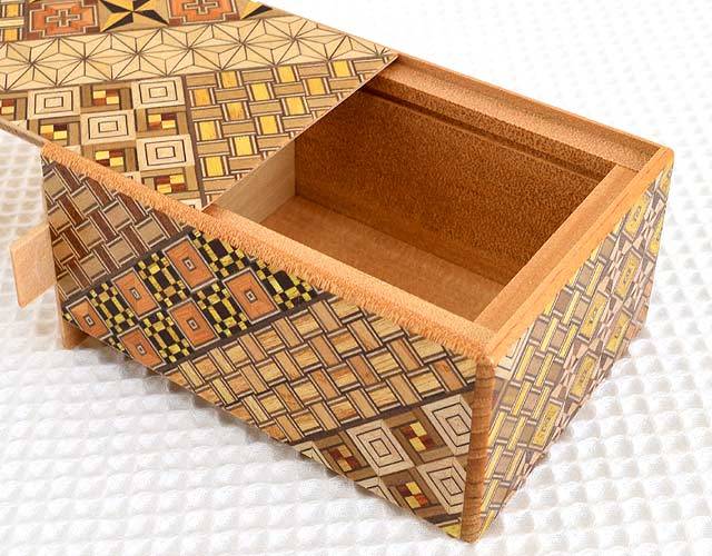 秘密箱/箱根寄木細工/4寸7回仕掛け/伝統工芸品 ｜木のおもちゃ