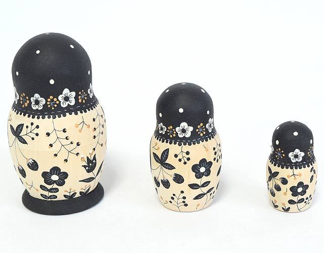 おしゃれな木製人形 北向邦子の手描きマトリョーシカ