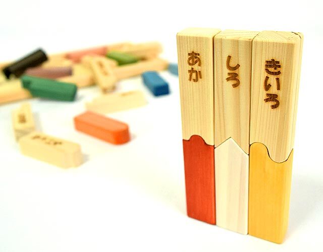 12色の色と名前を遊びながら覚えられる「色いろかたち」型はめパズル