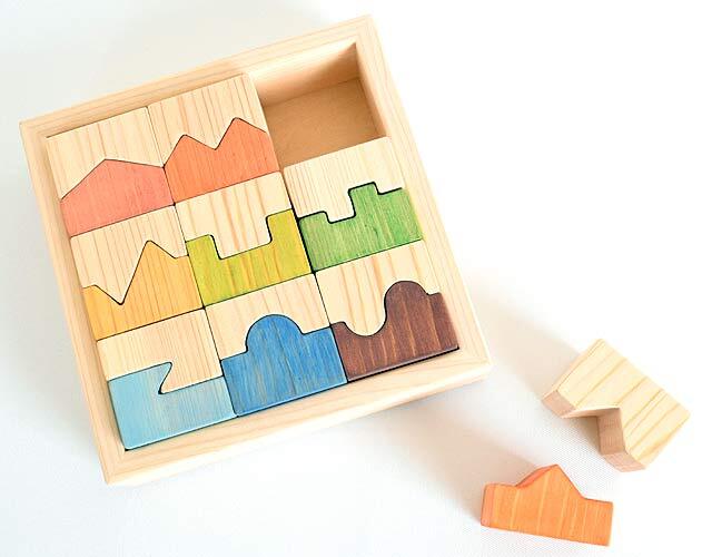 安全な自然塗料で彩られた木製形合わせパズル