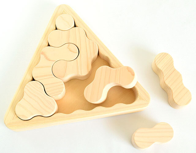 まるdeピラミッドは、のこのこーば製作の木曽ひのき玩具