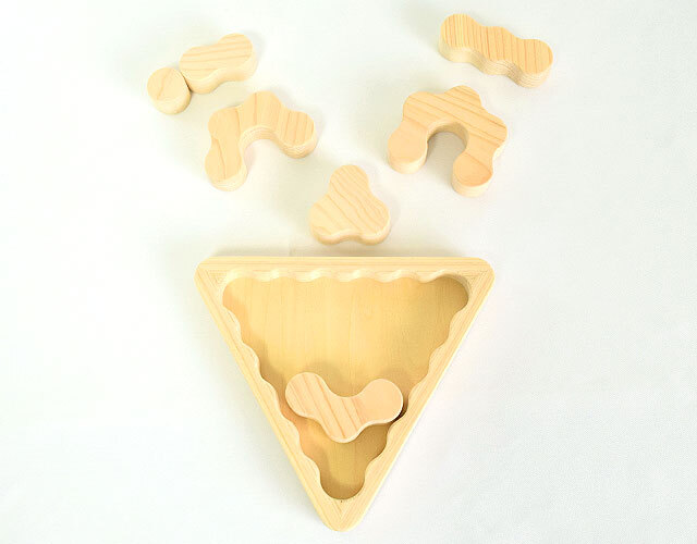 丸いピースを組み合わせて遊ぶ立体パズル