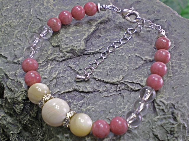 海からの贈り物★夜光貝（ヤコウガイ）ブレスレット＜レディース＞【ロードナイト/水晶】