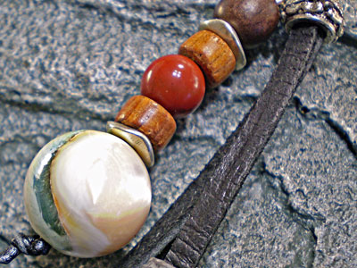 鹿革＆天然石★夜光貝（ヤコウガイ）ストラップ【ジャスパー】