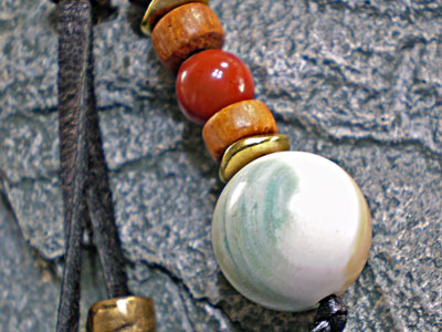 鹿革＆天然石★夜光貝（ヤコウガイ）ストラップ【ジャスパー】