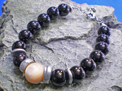 海からの贈り物★夜光貝（ヤコウガイ）ブレスレット【天然石/オニキス】