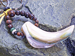 牛革＆ウッドビーズ★夜光貝（ヤコウガイ）キーホルダー【イエロー/KKH-A-011】