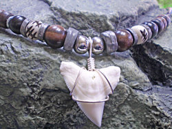 ワンランク上のオシャレ★メジロザメ歯チョーカー