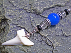 幸運のお守り★アオザメ歯ストラップ【ブルーアゲート/水晶/オニキス】