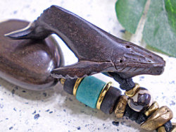 海モチーフ★ウッド（木彫り）キーホルダー　ザトウクジラ